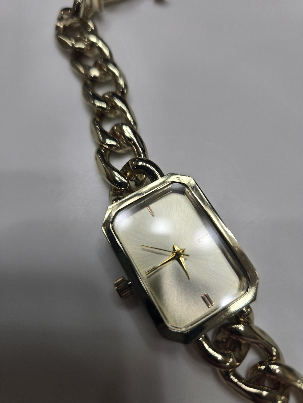 Gold Chain Watch - Picture 14 of 14